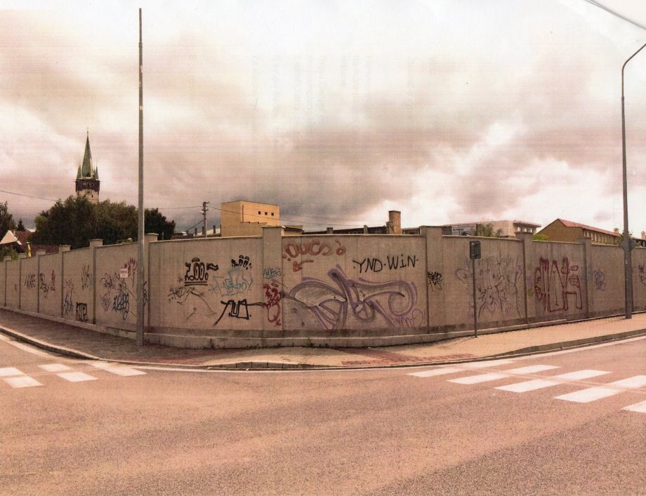 Počmáraný múr v Prešove